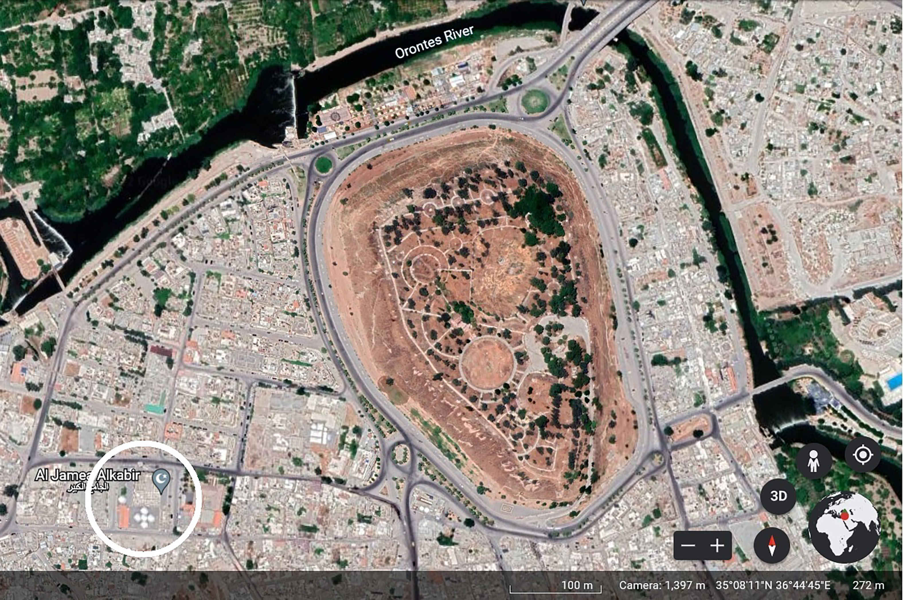 Arial photo of the city of Hama, showing the location of the Upper Mosque. Source: Google Earth, Syria, Hama. Available at: https://earth.google.com/web/@35.13664589,36.74596577,272.26646855a,1124.94796253d,35y,0h,0t,0r (Accessed: 27 July 2022).