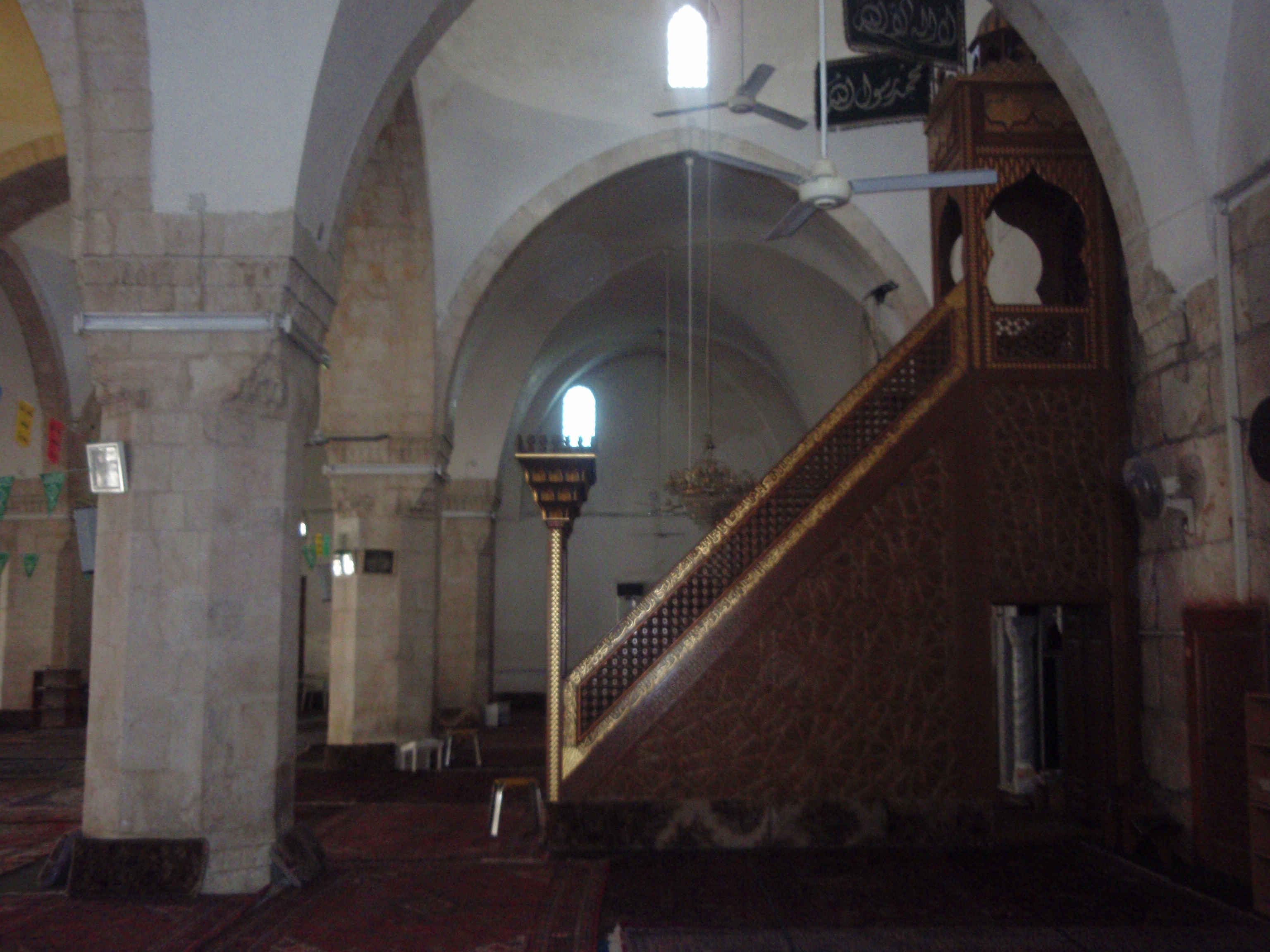 No light usage in the main prayer-hall, outside prayer-times (March 13:40). By: Salam Jijakli, 2010.